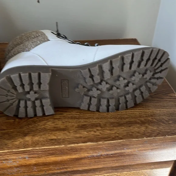 Cliffs Winter White lace Up Ankle Boots/ With Fabric Sweater Trim Size 10m New - Picture 2 of 6